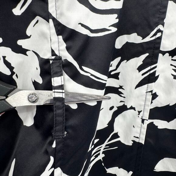 Chico’s Sz 0 Black & White Floral Print Satin Collared Button Up Rain Jacketc - Picture 6 of 11